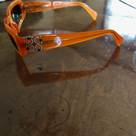 Salvatore Ferragamo Sunglasses and Case 2036-B - Picture 3 of 11